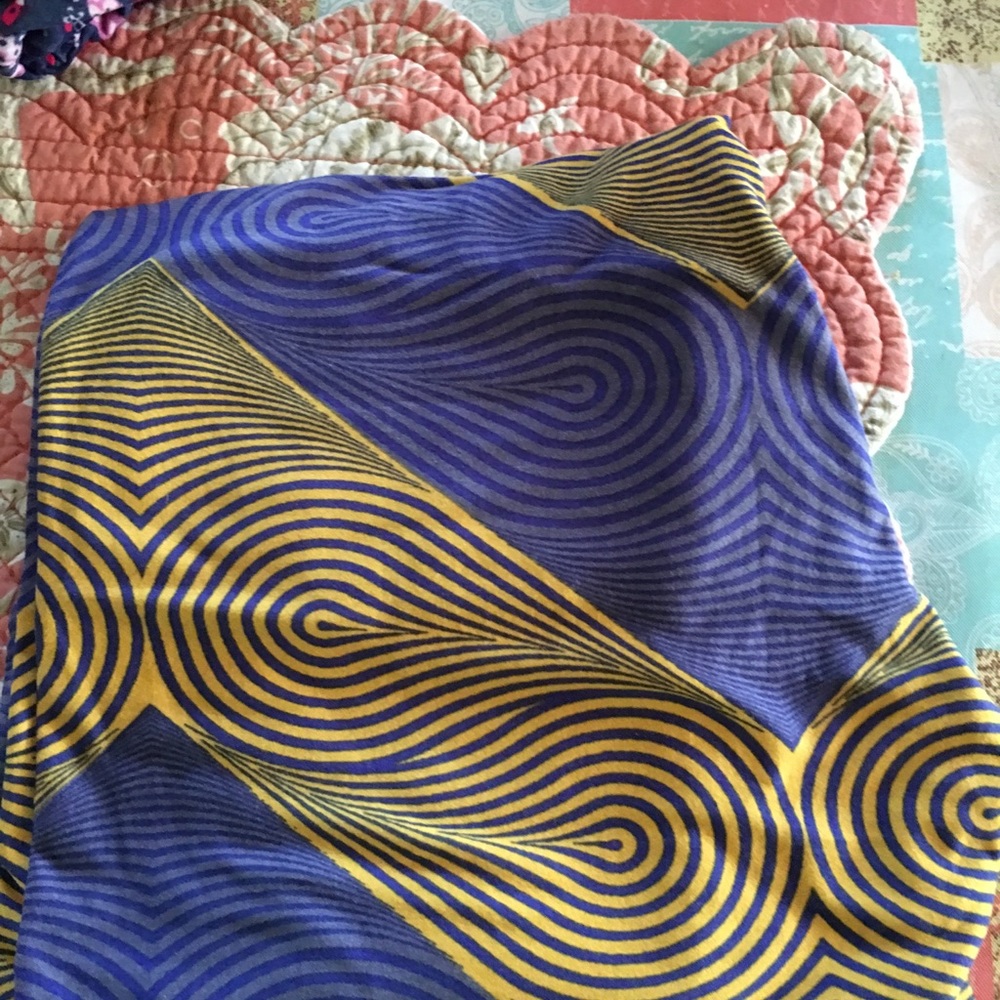 Tc lularoe Leggings fits size 12+